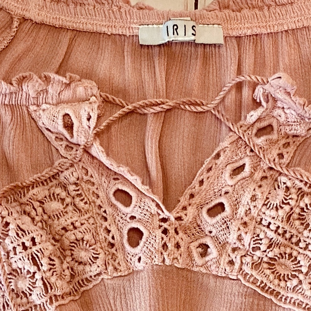 Pink Ruffled Crop Top✨ - Picture 2 of 9